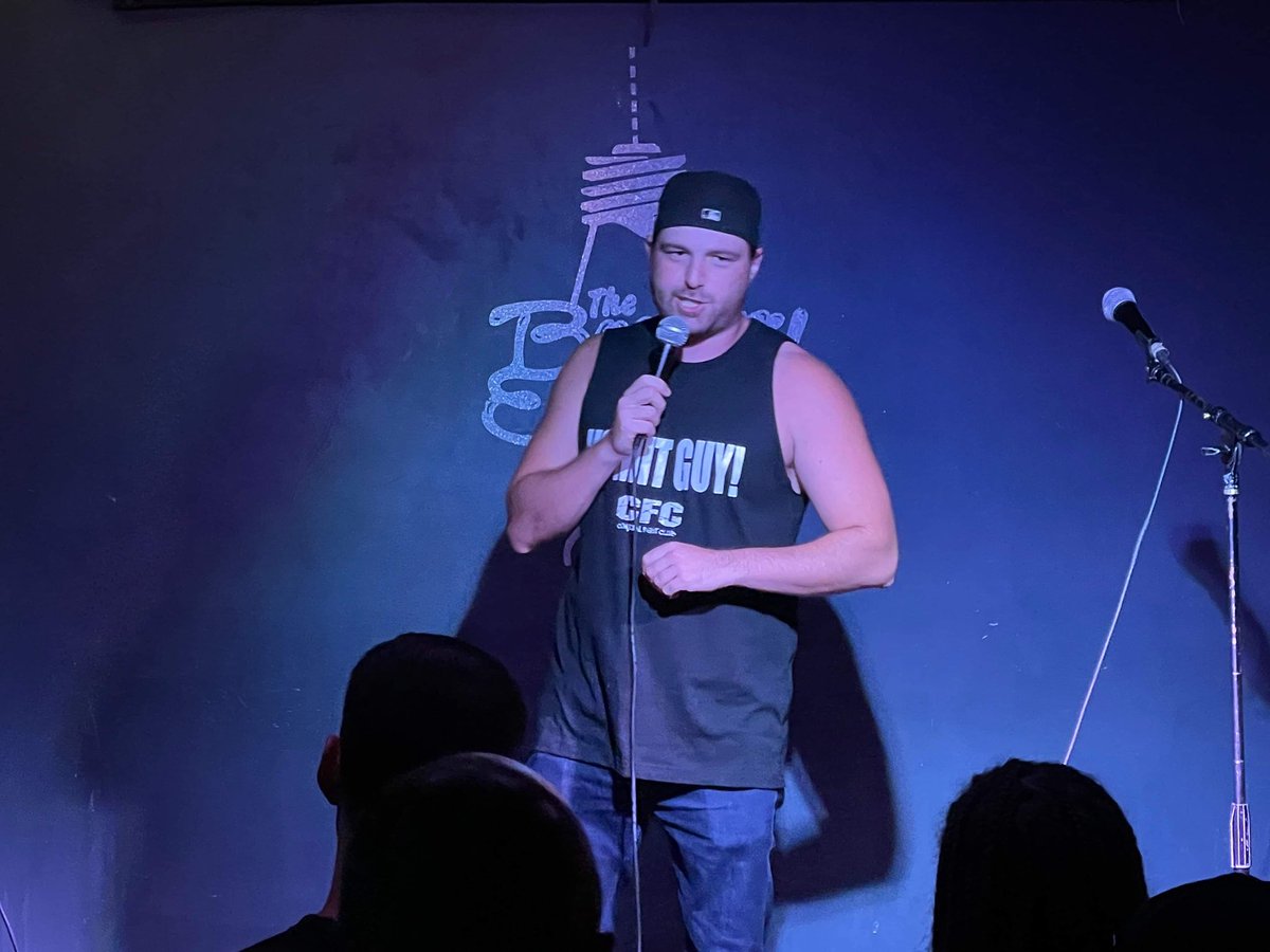 ComedyFightNYC's tweet photo. Tonight is the night!! Grab some buds, get some brews, and click that link for tonights LIVE Stream!!

We’ve got the best of the best in NYC battling head to head on the best roast show in Manhattan!!

Don’t forget to check out all our other awesome content after the LIVE stream! https://t.co/m8iU92iAs6