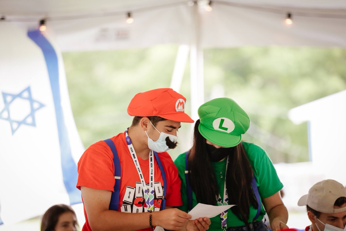BBYOInsider's tweet photo. Throwback to #AZABBGEXECS last year. We are SO excited to gather the Executive Body in a few weeks and get HYPE 🔥 for the year ahead. 🏆 #TBT https://t.co/sZJmyK8xQB