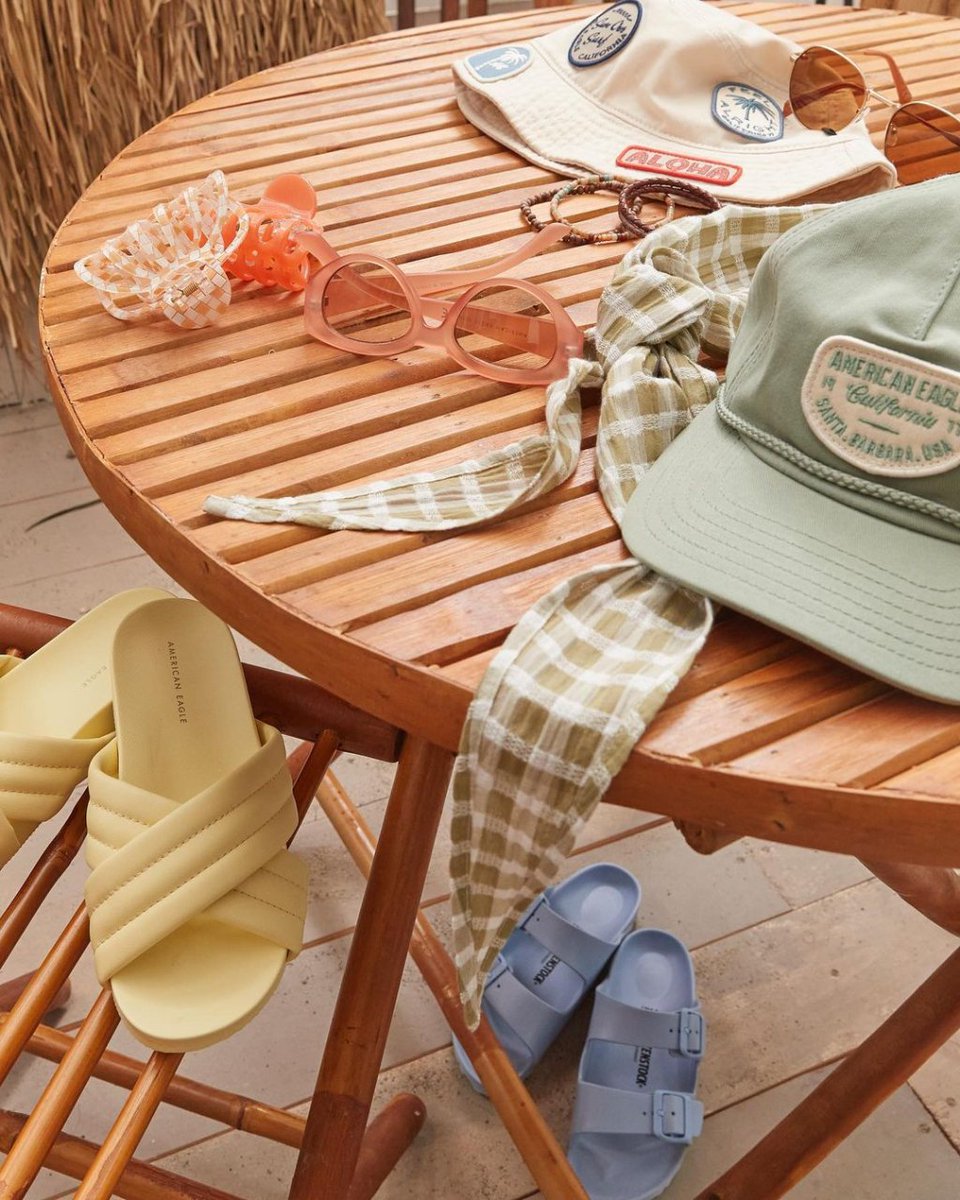 Si sólo pudieras llevarte dos accesorios a tus vacaciones, ¿cuáles elegirías?💙😎