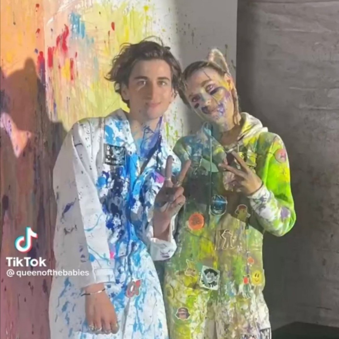 hourlybash's tweet image. 