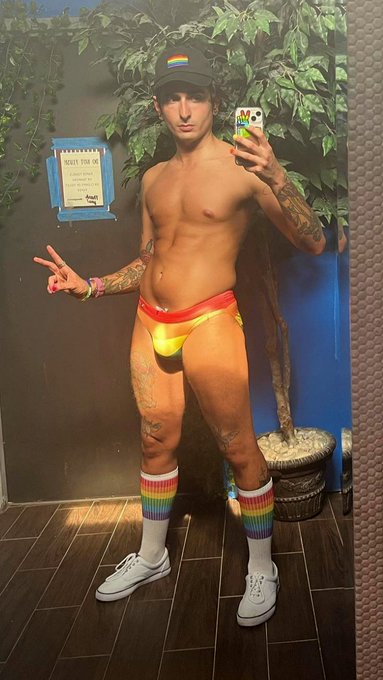 SWEET! My bf @JohnnyMercyXXX got his first big interview! https://t.co/qMF2VMASxD @Cybersocket #Gay #Pornstar