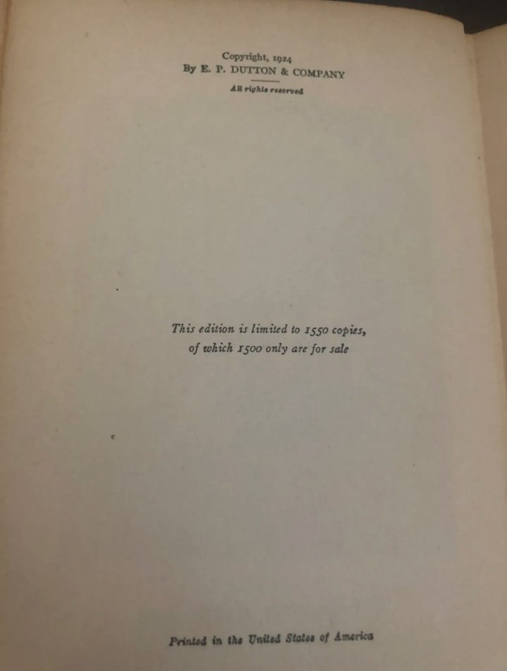 About to vomit from anxiety after successfully haggling for this sucker and another even rarer Blackwood book which I will keep a mystery for now...
#WeirdFiction #AlgernonBlackwood #BookWorm #BookTwitter