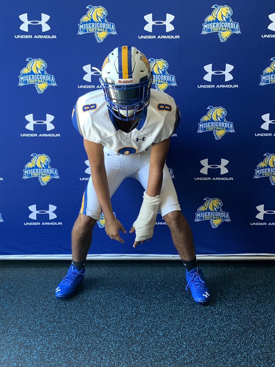 Dhuntt8's tweet photo. Appreciate the visit invite to @MUCougarsFB had a great time !@Coach_Cottle @Coach_EWood #CougarNation https://t.co/S89ZfFvaUX
