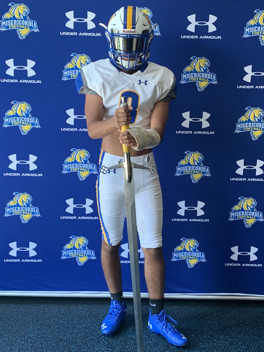 Dhuntt8's tweet photo. Appreciate the visit invite to @MUCougarsFB had a great time !@Coach_Cottle @Coach_EWood #CougarNation https://t.co/S89ZfFvaUX