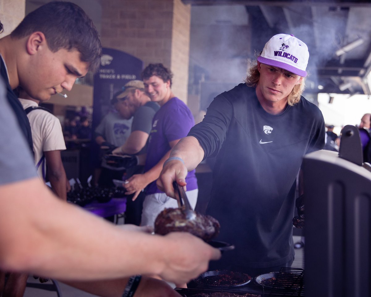 KStateFB's tweet image. Cats cooking on the concourse