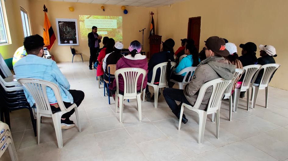 MAATE_Zonal10's tweet photo. Realizamos tres talleres para socializar el proceso para la declaratoria de la Reserva Ecológica Tres Picachos, en la parroquia La Victoria de Imbana-#Zamora. Humberto Guamán, presidente del GAD parroquial, participó en el encuentro y resaltó la importancia de esta iniciativa. https://t.co/MWPHDYqQs9
