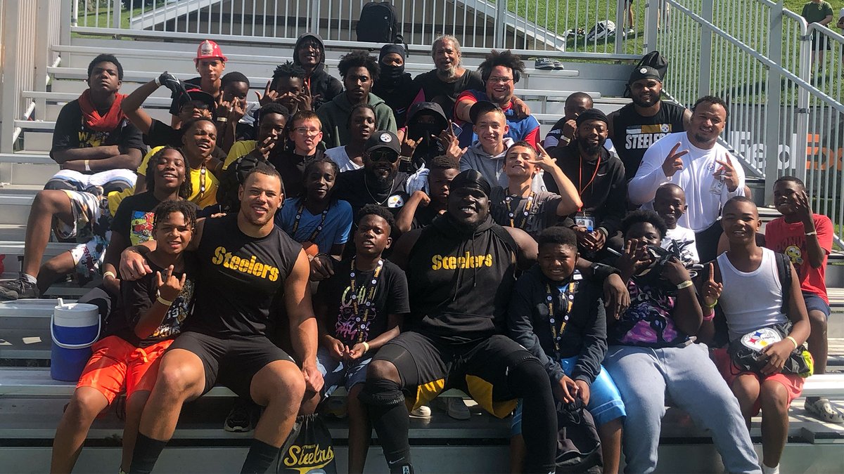 Voices Against Violence joined us today at #SteelersCamp practice! 🏈