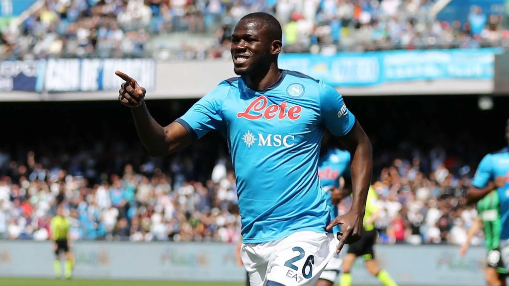 Les particularités de la carrière du capitaine de l'équipe nationale du Sénégal Kalidou Koulibaly - africardv.com/africa/africa_… africa rendez-vous, Kalidou Koulibaly