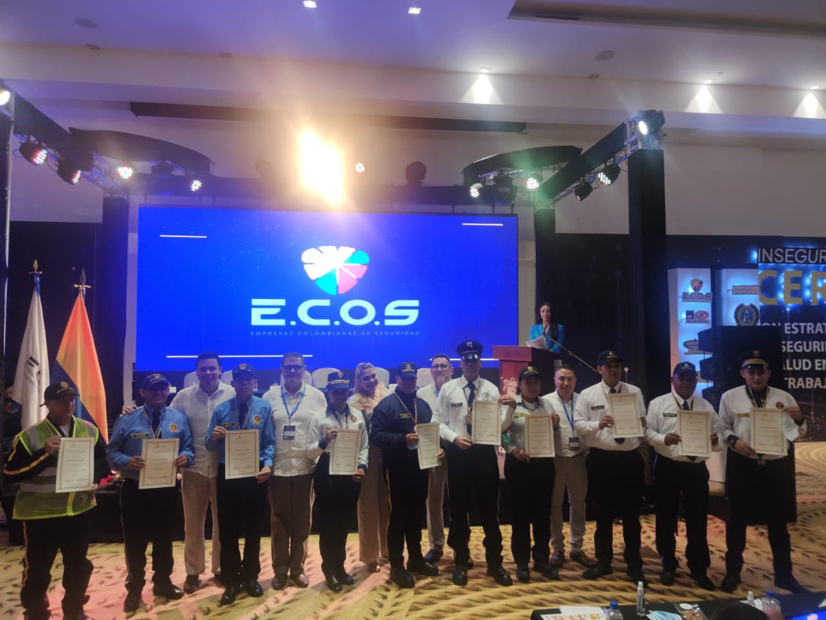 SuperVigilancia's tweet photo. En el marco del Congreso 2022 “Inseguridad Cero” @EcosSeguridadCo se realizó una condecoración especial a la labor que desempeña el personal operativo a diario, aportando significativamente a la seguridad ciudadana. https://t.co/smsh63ENH2