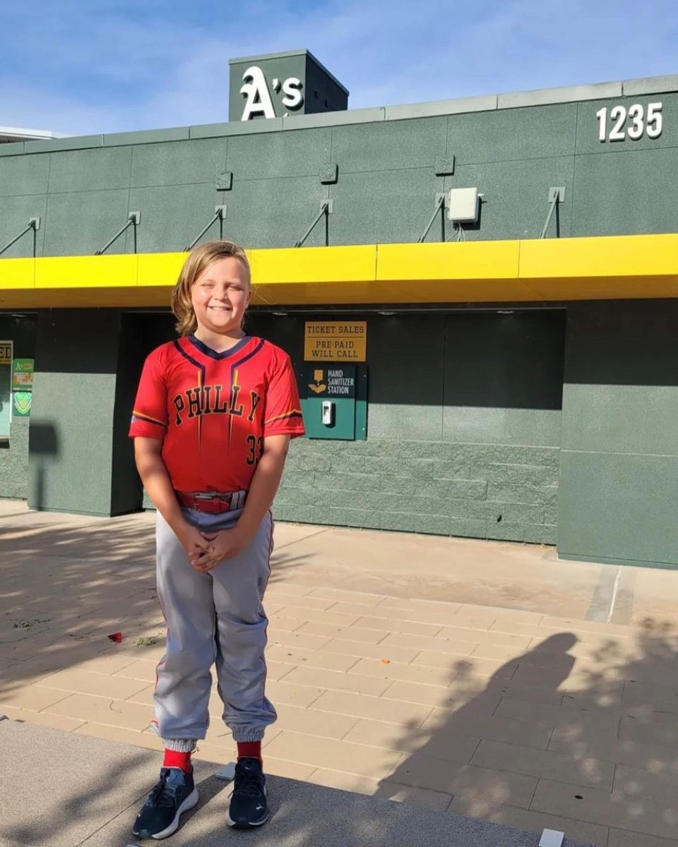 baseballfor_all's tweet image. 10-year old Ava—and her incredible baseball-themed haircut—won BIG with @Topps at #BFANationals this year  

Ava took home the #BaseballForAll x @Topps Blaster Box giveaway this year, sending her home with 340 new baseball cards 🔥🔥🔥 #baseballlife