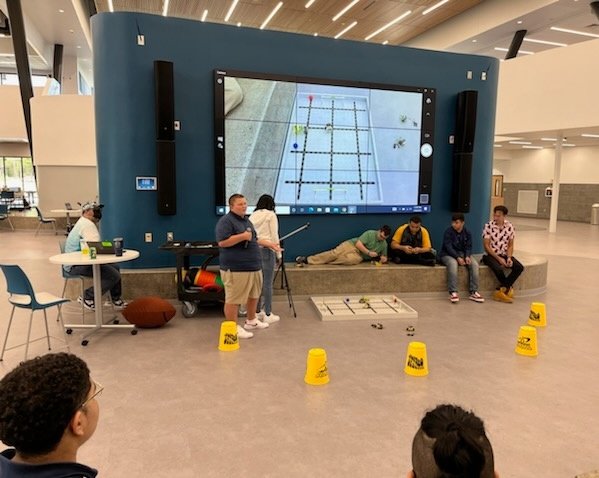 MISDVanguardHS's tweet photo. The last day of #FreshU opened the door to so many possibilities for our students. We can't wait to see our freshmen again tomorrow at VIE, our 9th grade orientation, at 9:00 a.m.! #DiscoverVanguard #V_Up #VHS_VIE https://t.co/46cJb3Fxv3