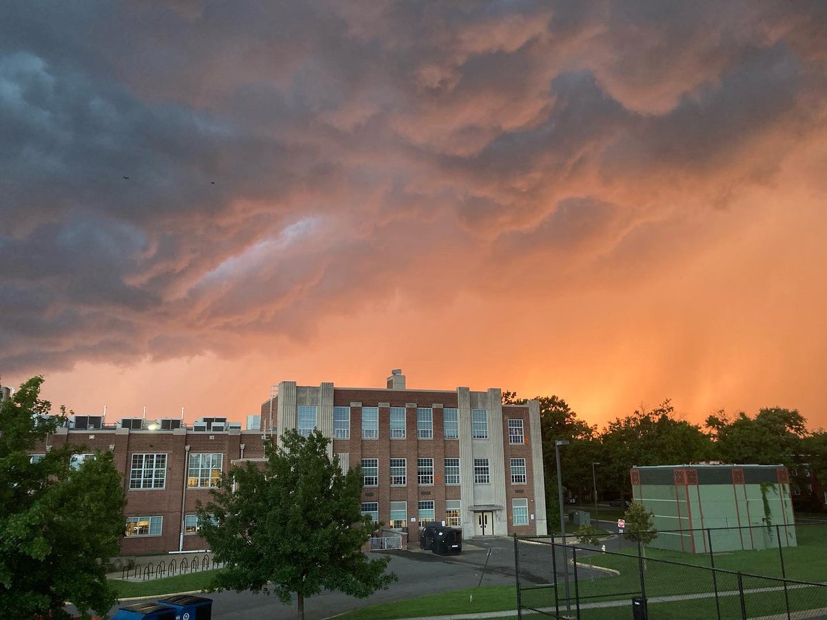 DresenKelly's tweet photo. Sky above GW Middle School just before the rain hit. https://t.co/x4OWPY1ifz