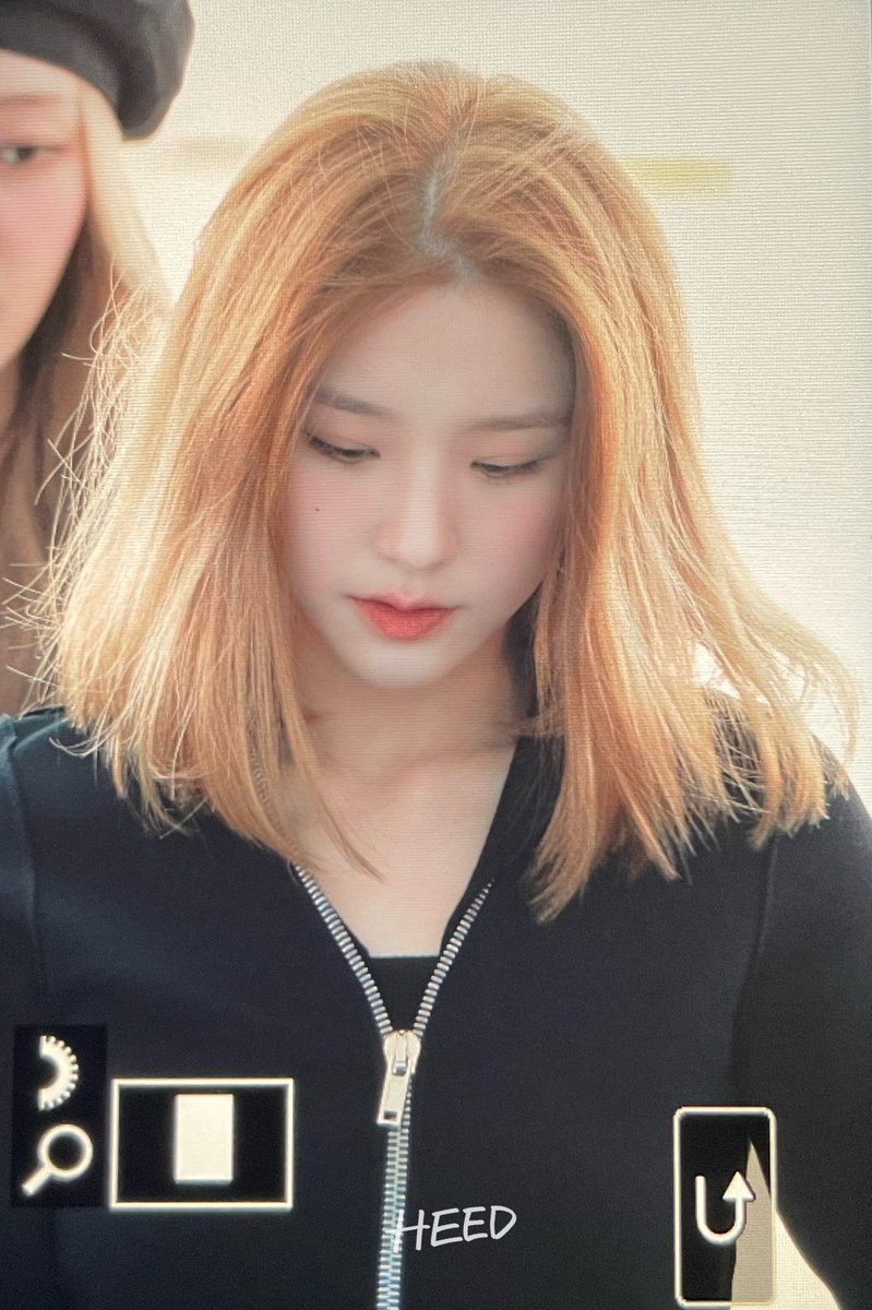 bestofheejin's tweet photo. short blonde hair heejin , i love u https://t.co/y7fMdRTz5l