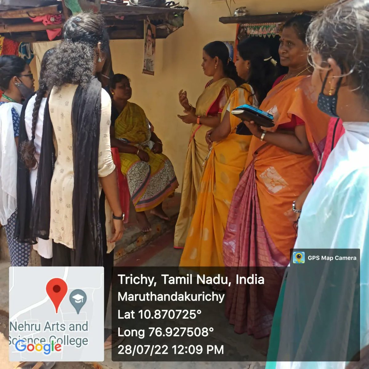 CauveryFor's tweet photo. On the celebration of #azardikaamritmahotsav Cauvery college NSS Programme officers Dr.M.Neela, Dr.G.Metilda Bhuvaneshwari , Dr.N.Sathammai Priya and the NSS Volunteers visited the maillaiampathu village people and Creating awareness on raising the National Flag in villages. https://t.co/CVlwae8zbR