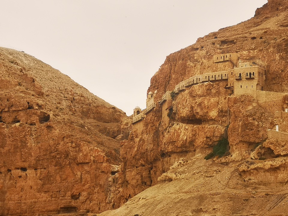 axisdmc's tweet photo. The #Holy #Monastery of #Sarantarion Mountain or Temptation is built west of Jericho. According to the tradition, here in the desert, Jesus Christ fasted for forty days and was tempted by the devil. The mountain is named after this incident.
#jericho #mountoftemptation #travel https://t.co/ieSxzxR8zk
