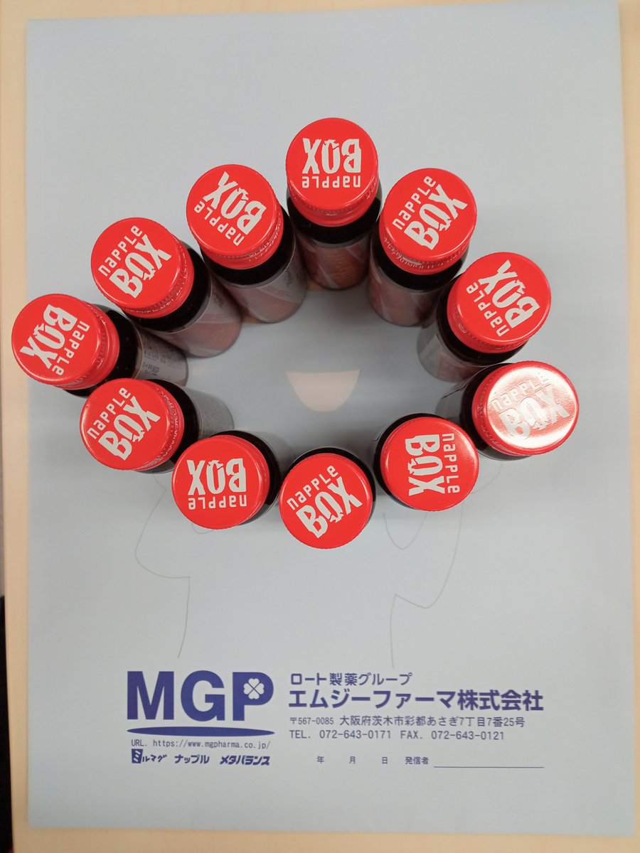 napplebox's tweet photo. 箱詰めしていたら何かに見えてきました😅
箱詰め頑張ります。 https://t.co/jrnZNn7qxM