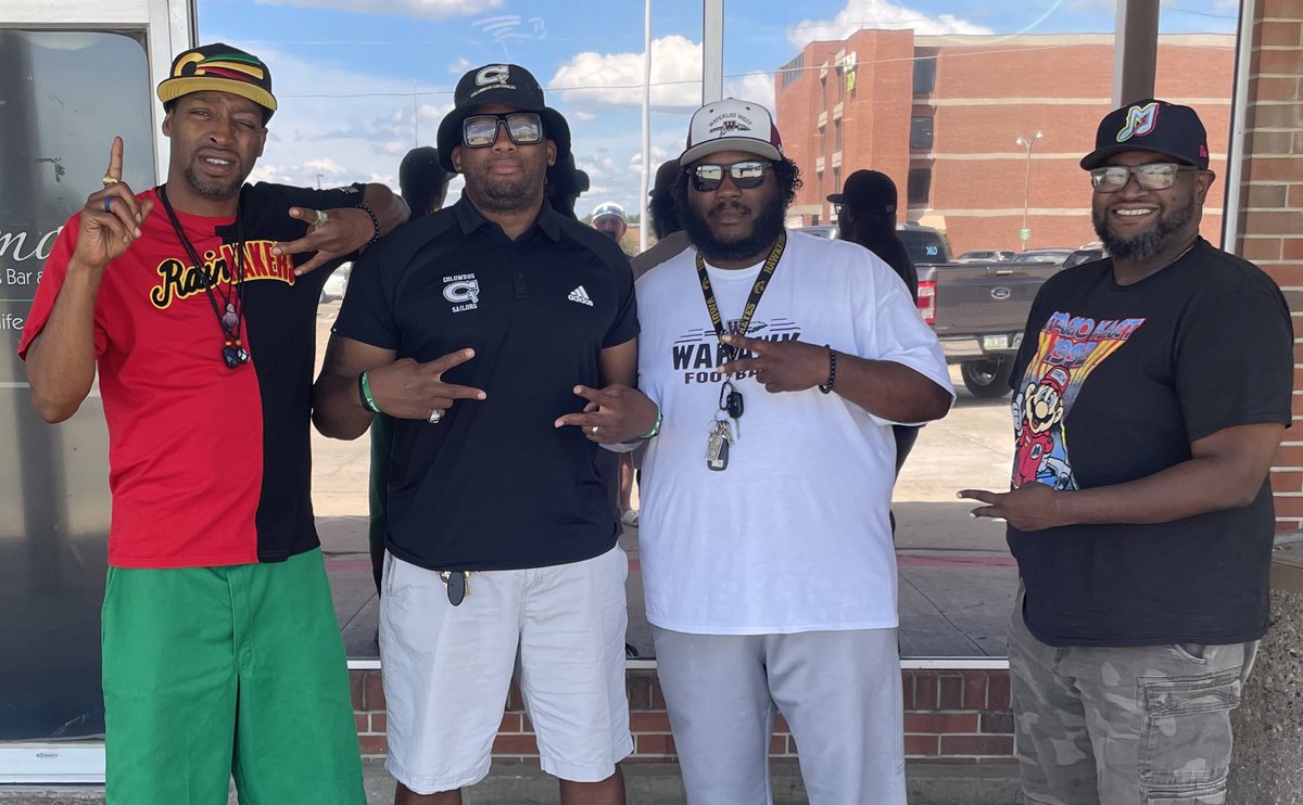 CoachDruRob's tweet photo. Had a great Bday Lunch & Dinner with my family today. Thank you all for the BDay wishes. #WeAllWeGot #47Chapters #MommaThereGoesDatMan #BirthdayWorkoutComingSoon https://t.co/QkZzXiXGHE