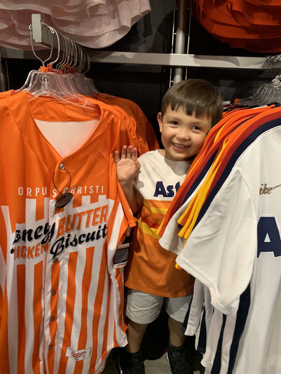 SamSamTX's tweet image. Christian’s 1st game back post-cancer!! So so happy to be back at MMP! #ChristianKaiStrong @astros @JuliaMorales #PediatricCancerSurvivor