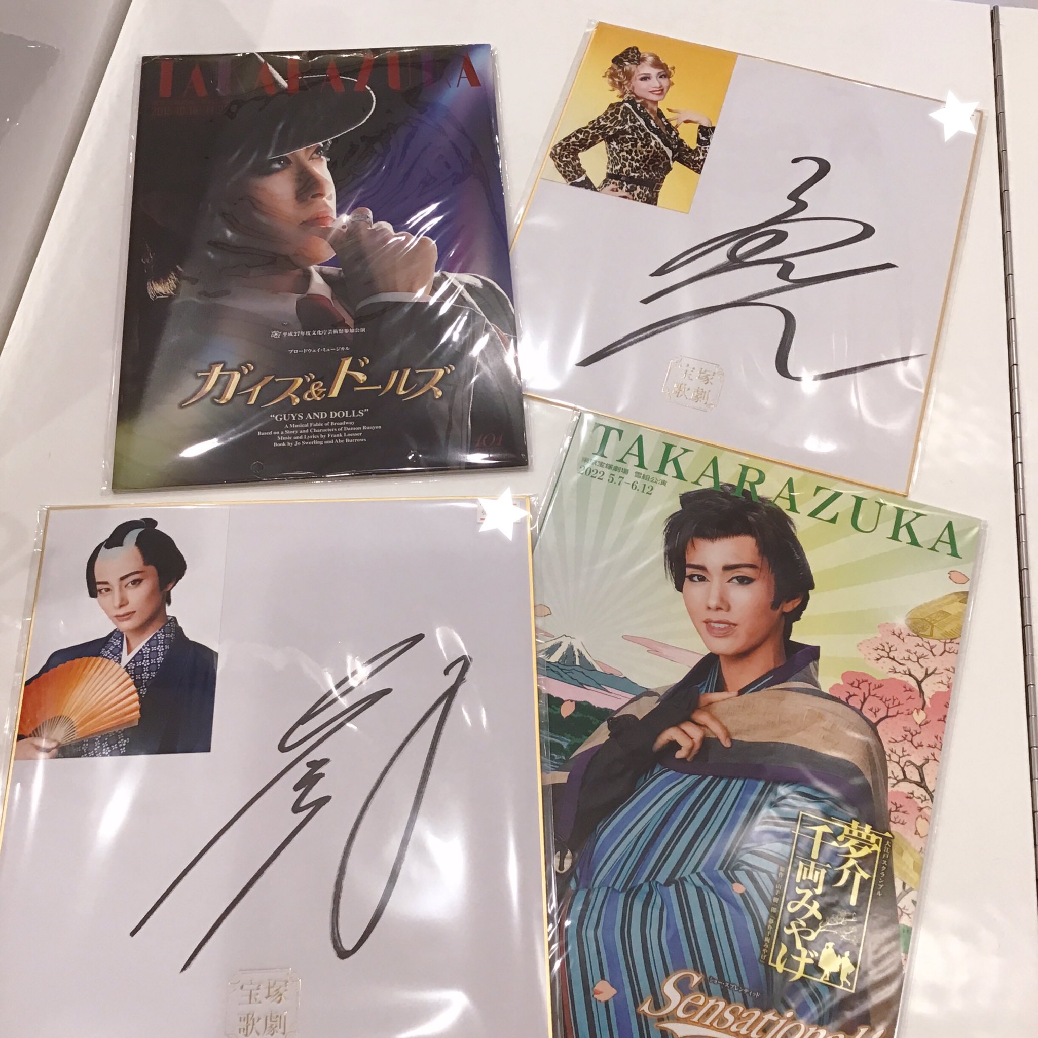 朝美絢サイン入り色紙 宝塚雪組 朝美 絢 直筆サイン色紙 - メルカリ