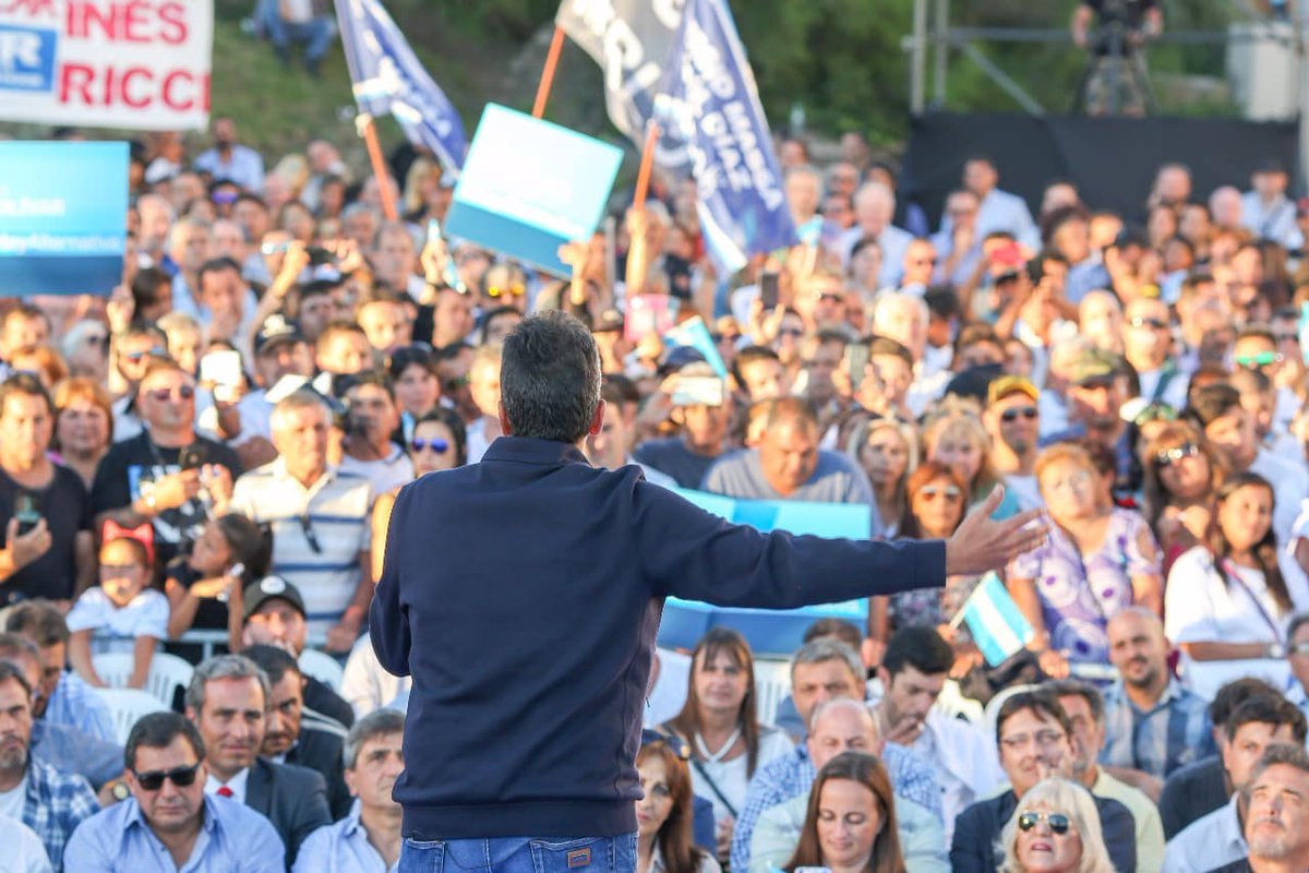 MTQuilmes's tweet photo. Somos parte de los y las que confiamos y creemos en vos  @sergiomassaok ❤ 🇦🇷

Te deseamos los mejor en esta nueva etapa como Ministro de Economía, Producción y Agricultura, damos fé de tu patriotismo y compromiso por la #ReconstrucciónArgentina. https://t.co/y30nSMXTns