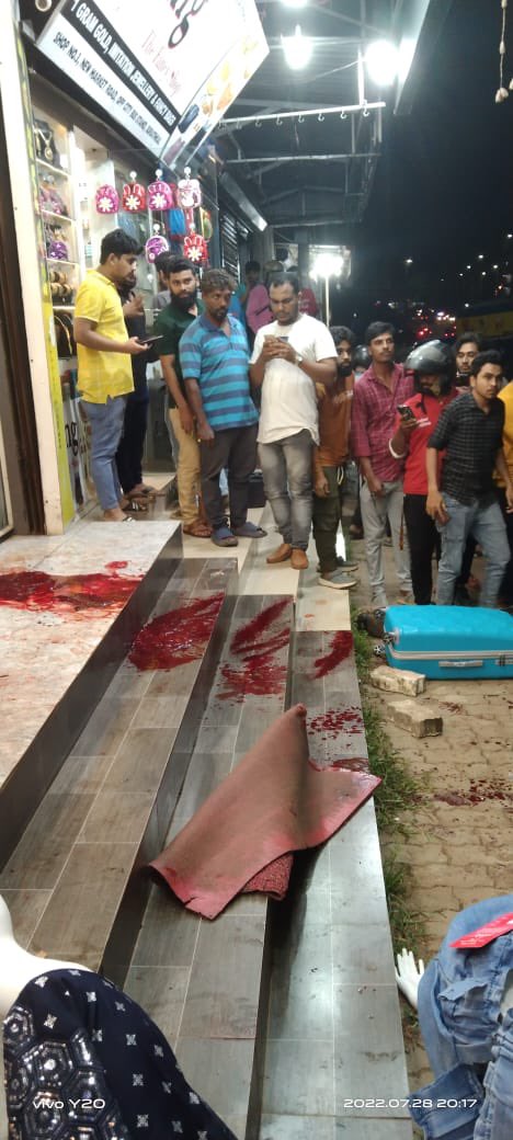 AleemIlahi's tweet photo. #Mangalore: Mohammed Fazil has been brutally Murdered at surathkal near dress shop. #ShaheedFazil https://t.co/1Ko2MCtJRU