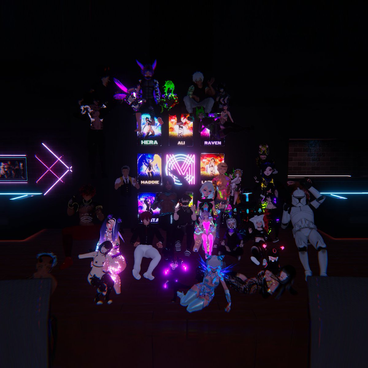 ClubMisfitsVR's tweet photo. BLACK LIGHT NIGHT 2.0 | CLUB MISFITS | THIS FRIDAY https://t.co/IOWpBqx6kN