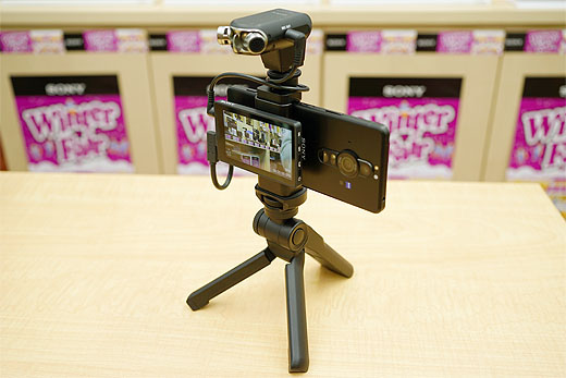 tenin_sato's tweet photo. 「【締切間近】『Xperia PRO-I』と『Vlog monitor』同時購入で2万円キャッシュバック!購入対象期間は8月1日まで!」 ソニーショップ★テックスタッフ|https://t.co/AxoTBy01iC
#SONY #Vlogmonitor #XperiaPROI #ソニーストア #おすすめ #動画撮影 https://t.co/9H3Xac6WUn