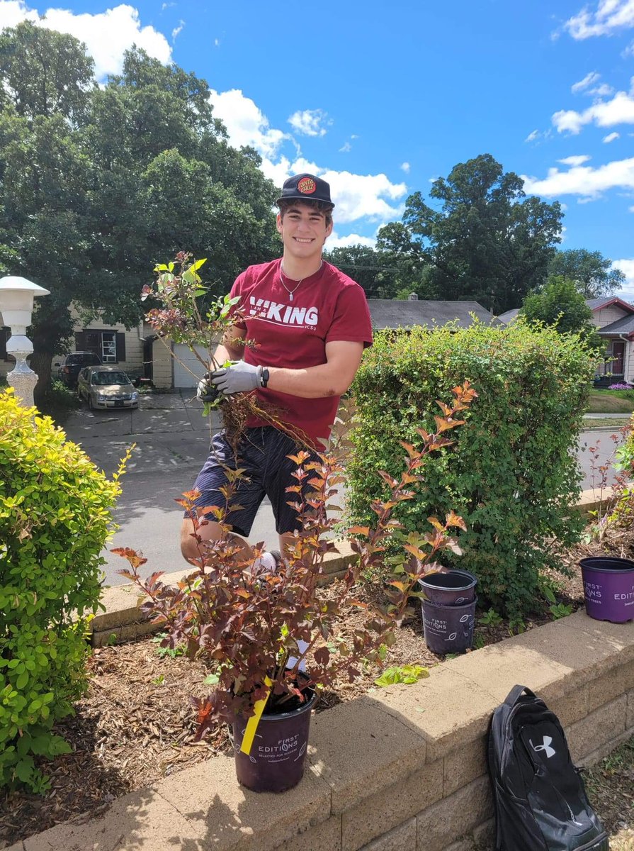 GreggHorner's tweet photo. Grateful to our staff and players who helped contribute to the first of Deb Horner’s “Pat’s Projects” today. They helped replace some of the plants that Deb and Pat originally planted here. In loving memory of Pat Horner. https://t.co/XqOGye2qCP