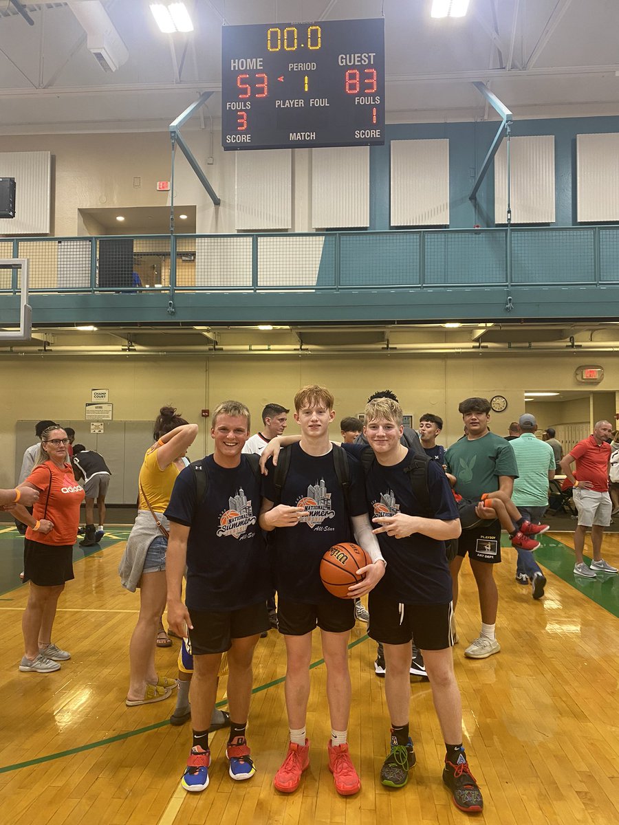 SCE2028Black's tweet image. Our trio shows out in the All-Star game on opening night of the National Summer Classic in Illinois.

Conner Slee scores 13, Gannon Smith 9 and Ayden Moore 7 in a monster win for the blue team.

Good warmup for tomorrow!