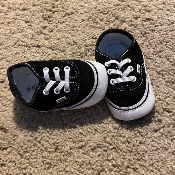miamarketplace's tweet photo. So good I had to share! Check out all the items I'm loving on @Poshmarkapp #poshmark #fashion #style #shopmycloset #tiffanyco #vans #wildflower: https://t.co/alx8JDOGcl https://t.co/DXpjcDp7a9