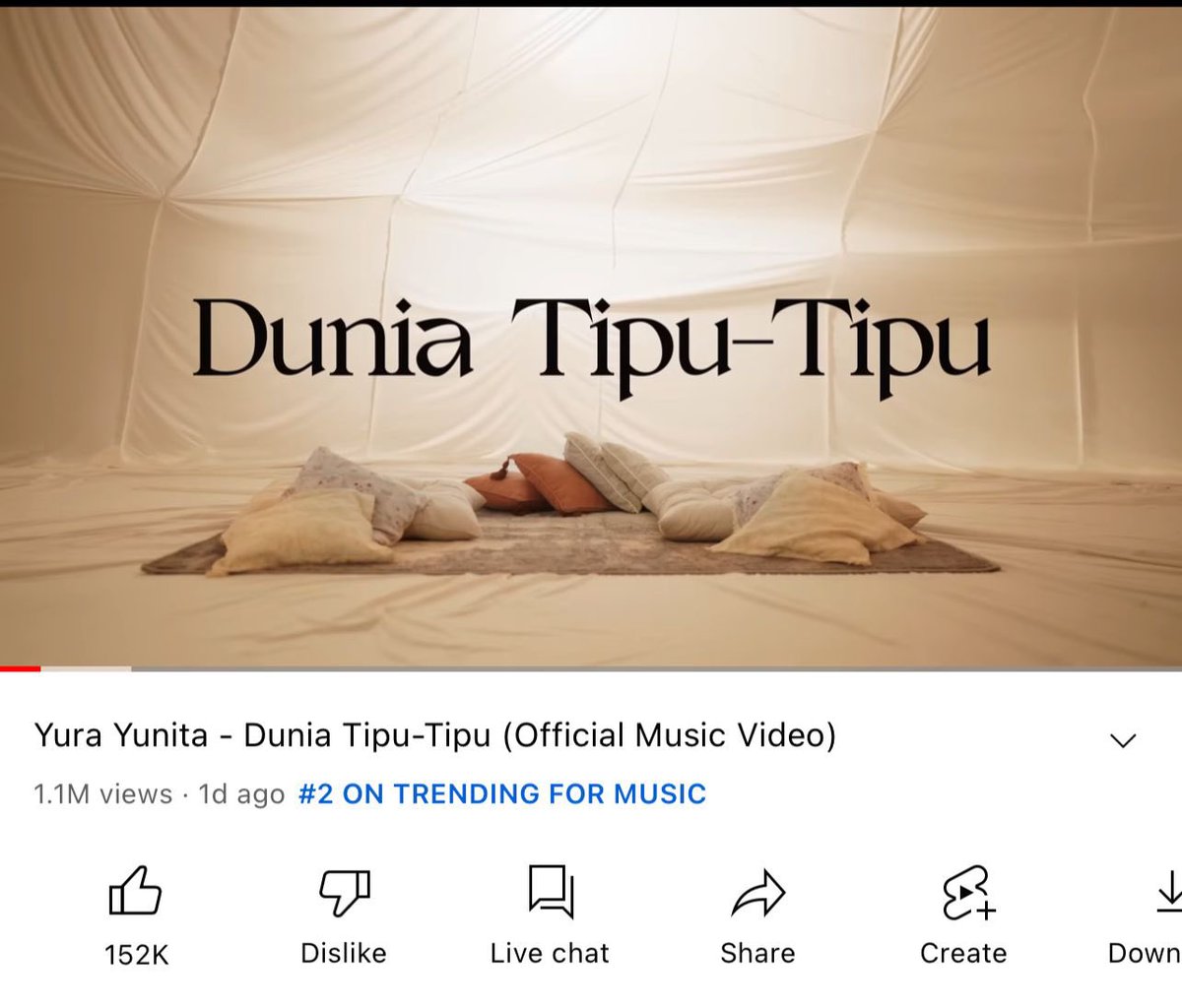 yurayunita's tweet photo. 1 juta lebih dalam 1 hari. Aku masih memproses berjuta rasa yang muncul dalam beberapa hari terakhir ini. Rasa yang ga bisa diungkapkan saat lagu dan video musiknya bisa diapresiasi sebesar ini. Terlebih melihat ragam reaksi yang kalian bagikan. Terima kasih 🥹🤍🙏🏻 https://t.co/acFmkdtvFa