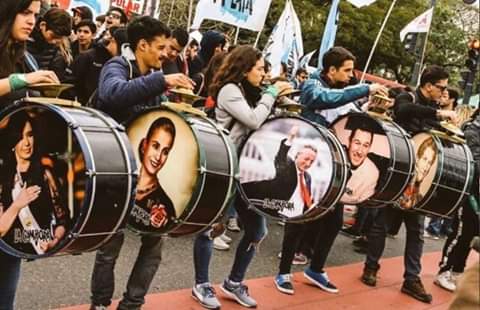 IreDF's tweet image. "Traemos en el cuerpo las huellas y las heridas de luchas de los años 80 y 90. Y si hoy temporalmente, tenemos que volver a esas luchas, bienvenido. Para eso es un revolucionario. Luchar, vencer, caerse, levantarse. Hasta que se acabe la vida, ese es nuestro destino. #BuenViernes