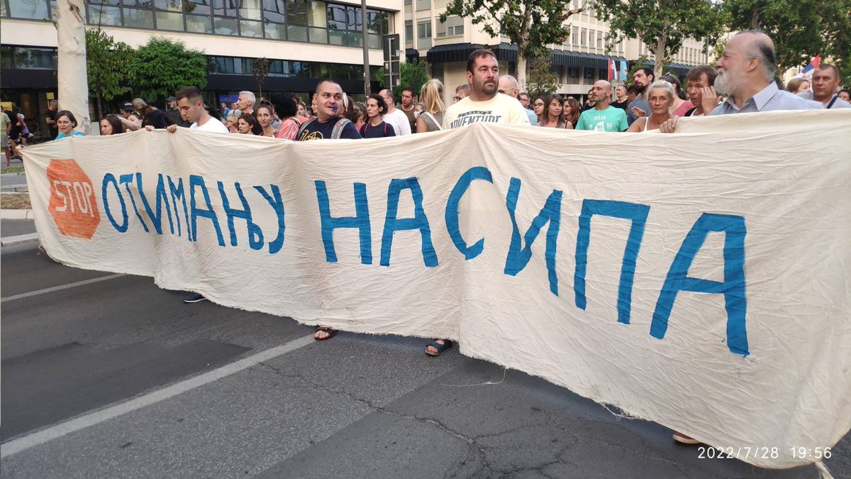 savski_nasip's tweet image. Нови Сад јуче 💪🇷🇸

Хвала свима који су дошли да подрже борбу против мафије која је отела државу, хвала и свима онима који су јуче били спречени да дођу али се исто тако боре против овог зла које нас је снашло.

Видимо се ускоро на улици Београде 👊✊❤️