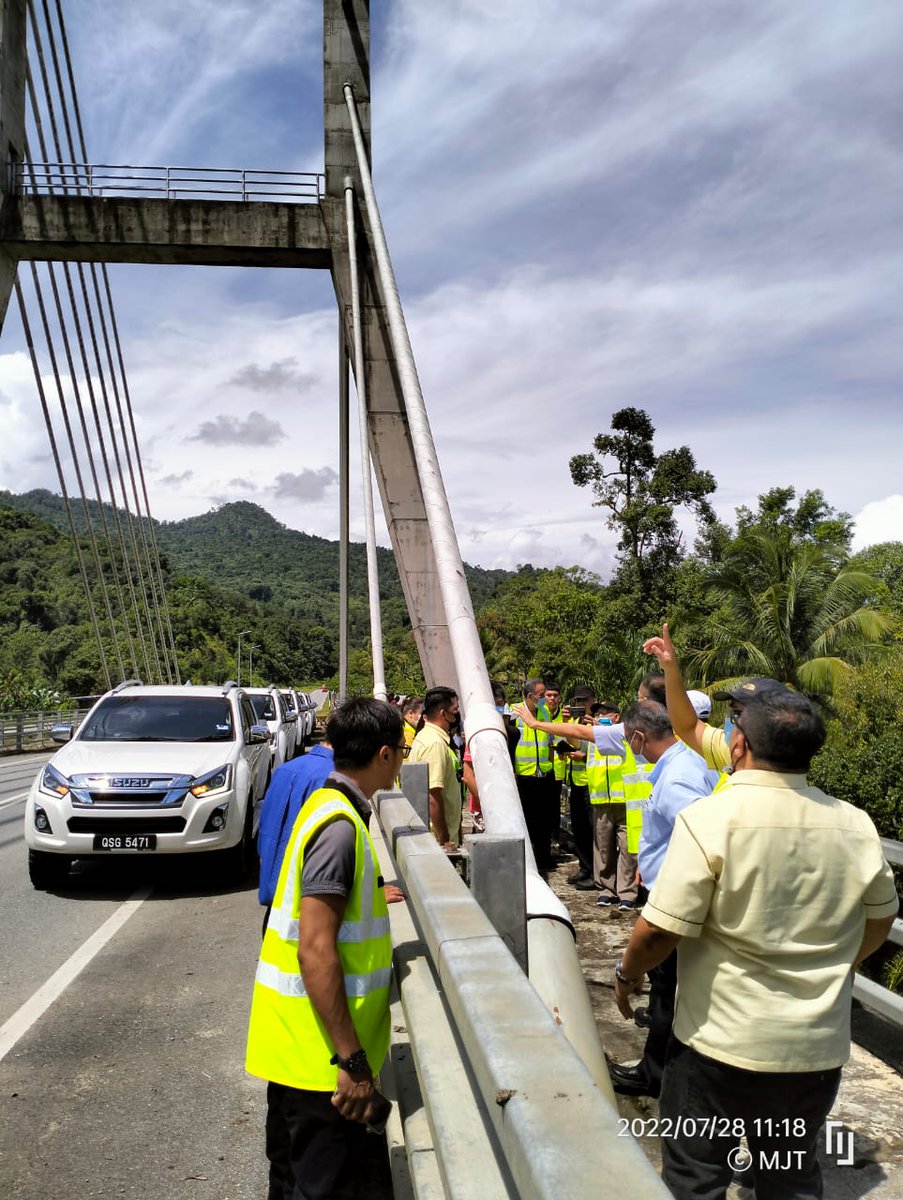 Lawas, 28 Julai 2022 - Sejurus selesai taklimat, lawatan tapak diadakan di lokasi:

1. Jambatan Sungai Lawas (R1-91)
2. Jambatan Sungai Lawas Damit (R1-90)

Turut hadir pihak daripada JKR RCEA, JKR Lawas, VSL Engineer (M) Sdn Bhd dan DAL HCM Sdn Bhd.