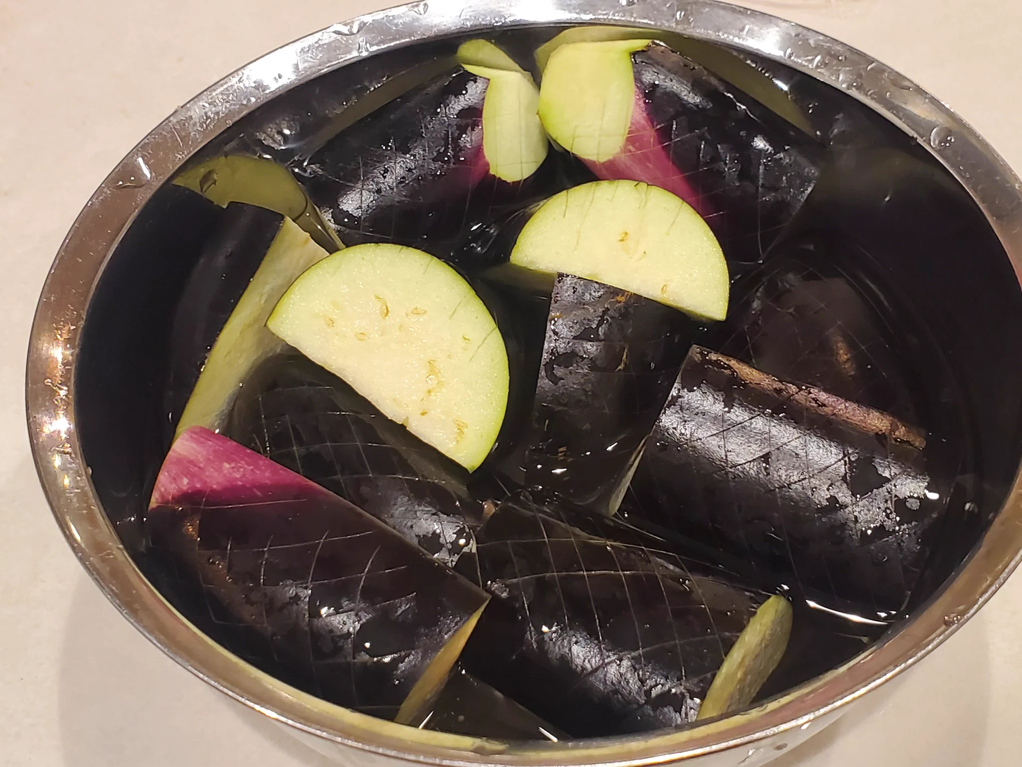 むっちゃやってた・・・茄子はアク抜きしなくても良いらしい