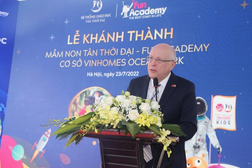 finlandinhanoi's tweet photo. 23.7.2022, the inauguration ceremony of Tan Thoi Dai – #FunAcademy Kindergarten took place at Vinhomes Ocean Park. The Finnish Ambassador to Vietnam – Mr. Keijo Norvanto, attended the ceremony and joined the ribbon cutting of this 5th @kindergarten of this chain.
@funacademycom https://t.co/9x4icGeR7t