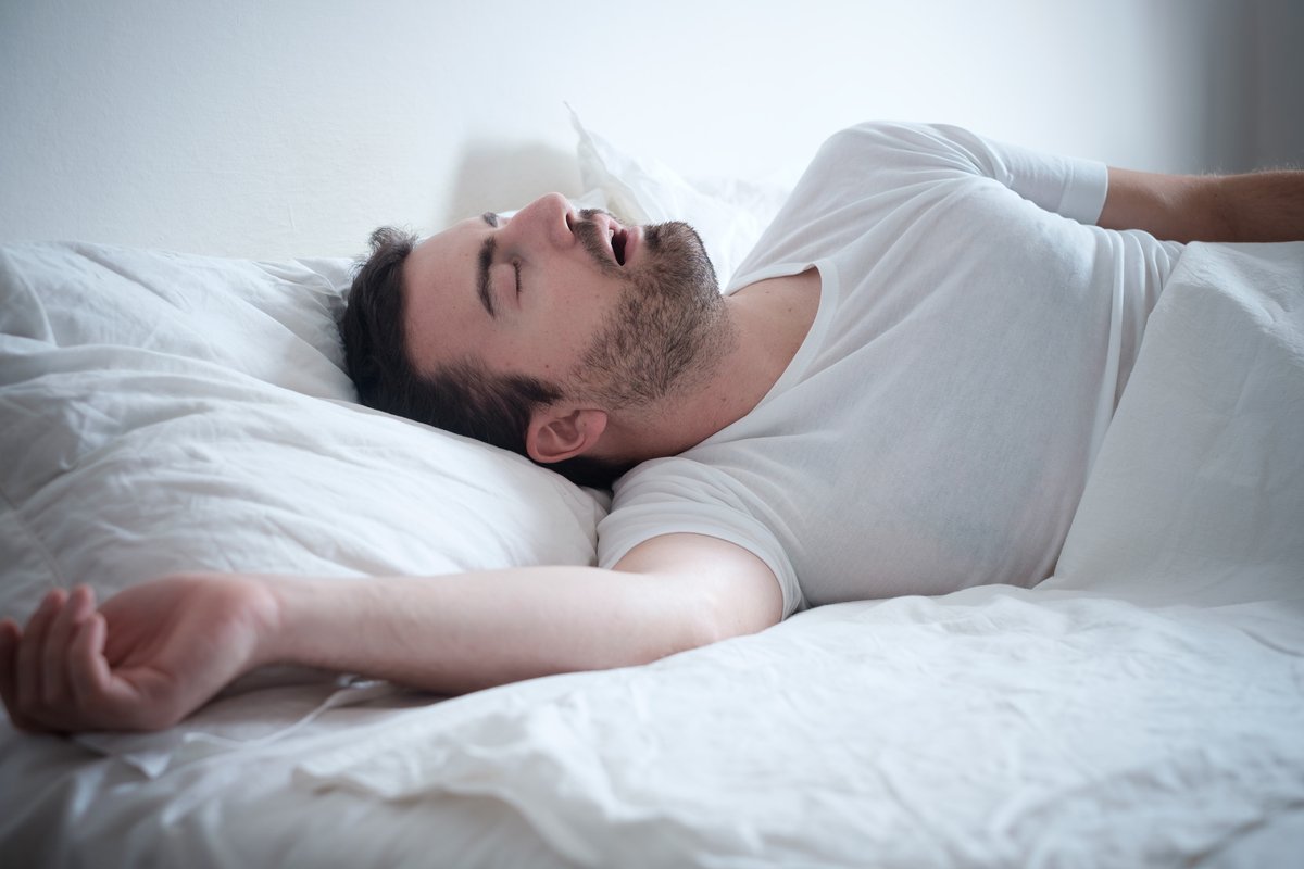 Lifestyle changes can improve obstructive sleep apnea symptoms. Try our 7 tips.

medicine.com/health/7-lifes…