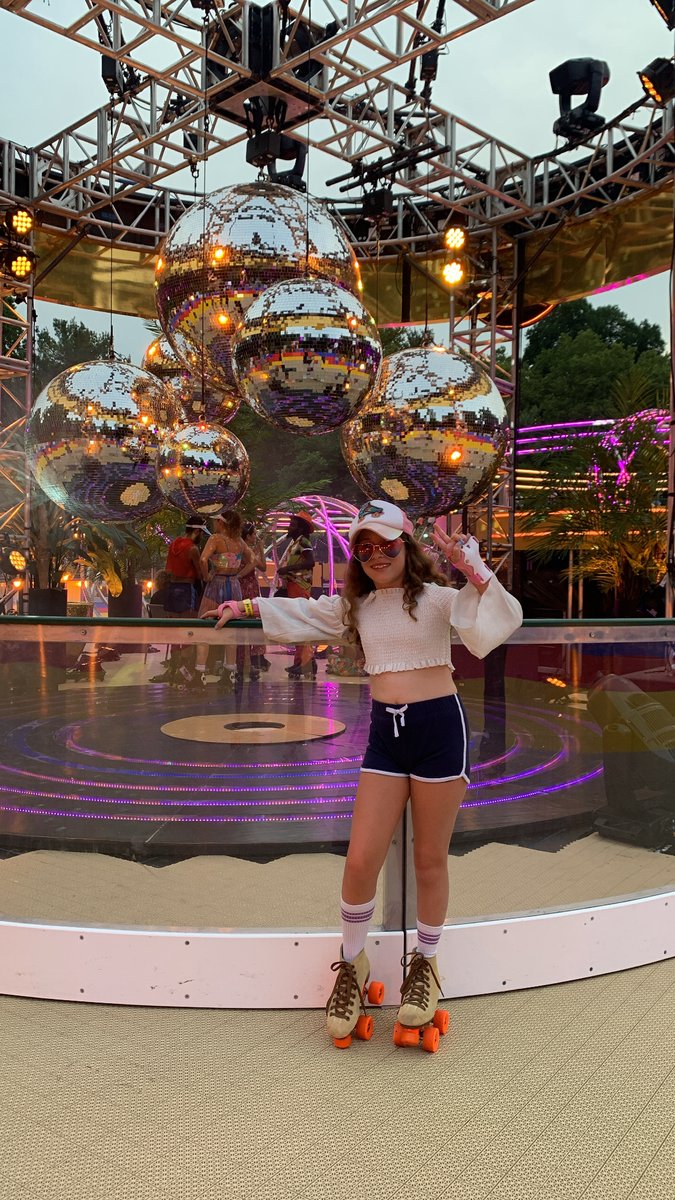 TheDiscOasis's tweet photo. We love seeing young one’s visit us at The DiscOasis! Whether you have a beginner skater or a little pro, the DiscOasis is the perfect summer activity for all ages.
#discoasis #rollerskating #disco #wheremusicflowsmagicgrows #wollmanrinknyc #internationalyouthday #centralpark https://t.co/q5H40vudNZ