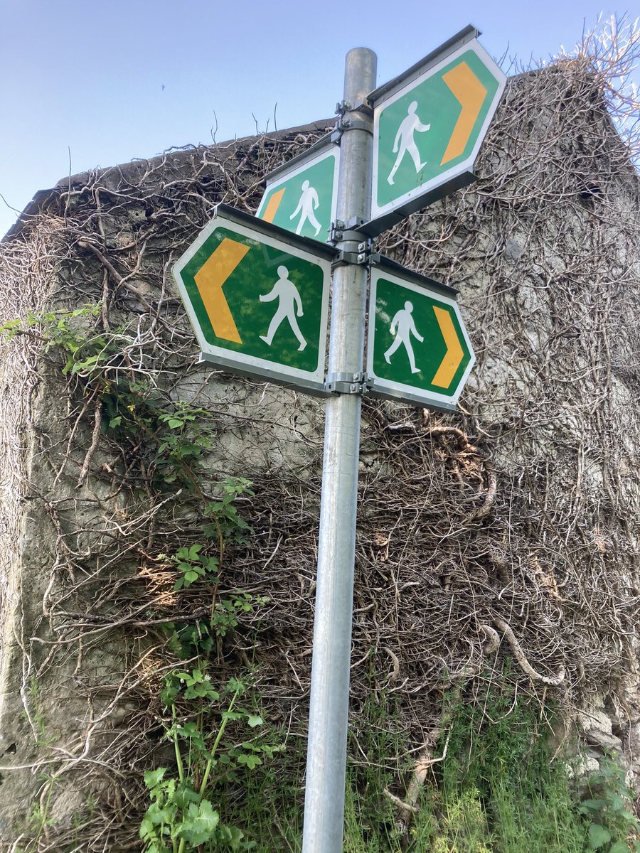 C8PorteR's tweet photo. @FingerpostFri @JohnMTippetts Just hold on Mr Fingerpost, I have a late submission before you close for the evening- this beaut tells you nothing #anywhichway !!! https://t.co/mZuFA2sYr2