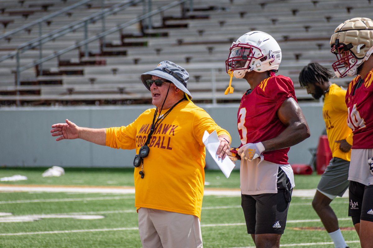 𝗗𝗔𝗬 𝟴 | 𝗚𝗥𝗜𝗡𝗗𝗜𝗡' 📷 @CoachTHundley #WIN #GoldFriday #TheBestIsOnTheBayou #Funroe #SunBeltFB