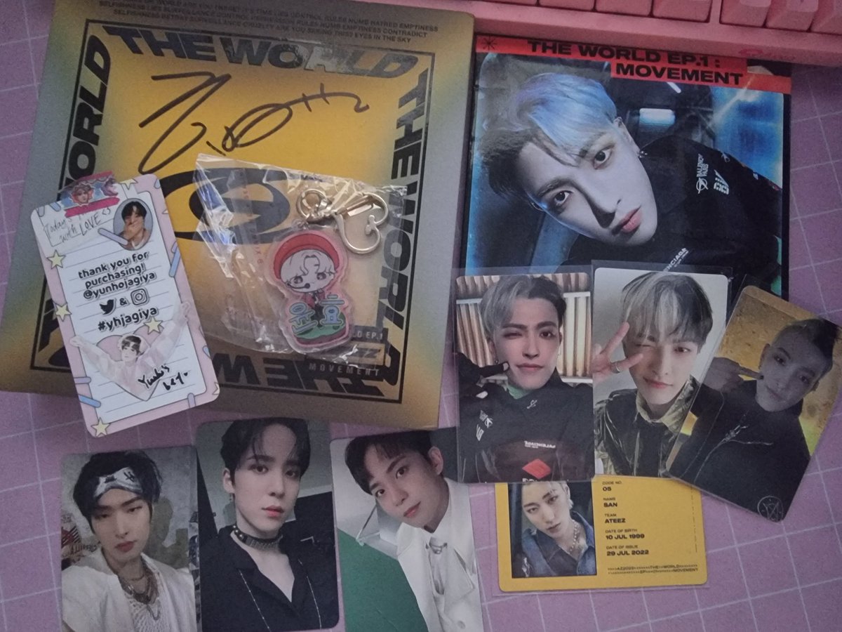Everything arrived safely! I'm so happy 😭💙 thank you so mich @yunhojagiya for your hard work and the very cute Keychain! 💙💙🥰 #yhjagiya