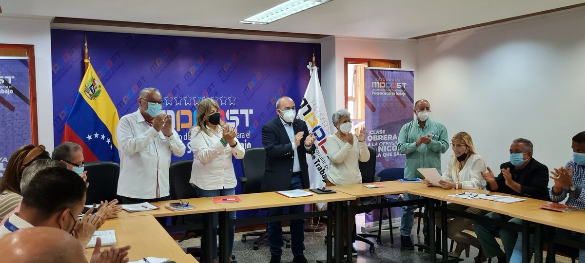 Los anuncios realizados hoy #12Ago del pago del 100% del bono vacacional a Profesor@s, Maestr@s, Obrer@s, Administrativ@s activ@s y Jubilad@s del sector Educación y Universitario desarman a los manipuladores y divisionistas.

#GraciasPresidenteObrero
<a href="/NicolasMaduro/">Nicolás Maduro</a>