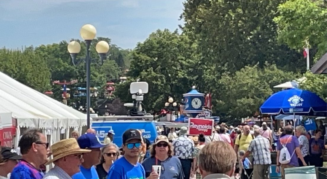 ReynoldsForIA's tweet photo. Spotted! #FieldsOfFreedom https://t.co/xuBKUHNOOR