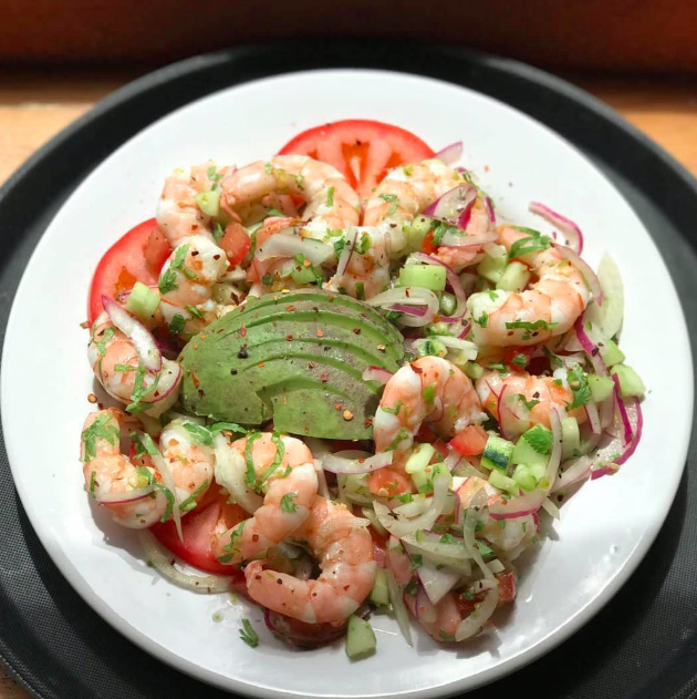 ¿Qué tal un ceviche de 🍤 y unas 🍻 bien heladas?
¡Visítanos y gózala cómo tu mereces!.