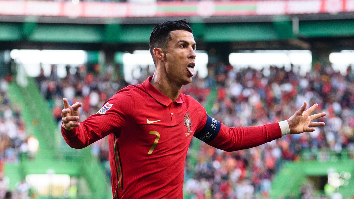 Desde 2004, Cristiano Ronaldo não fica de fora da lista de 30 finalistas da Bola de Ouro 🌟 #ge