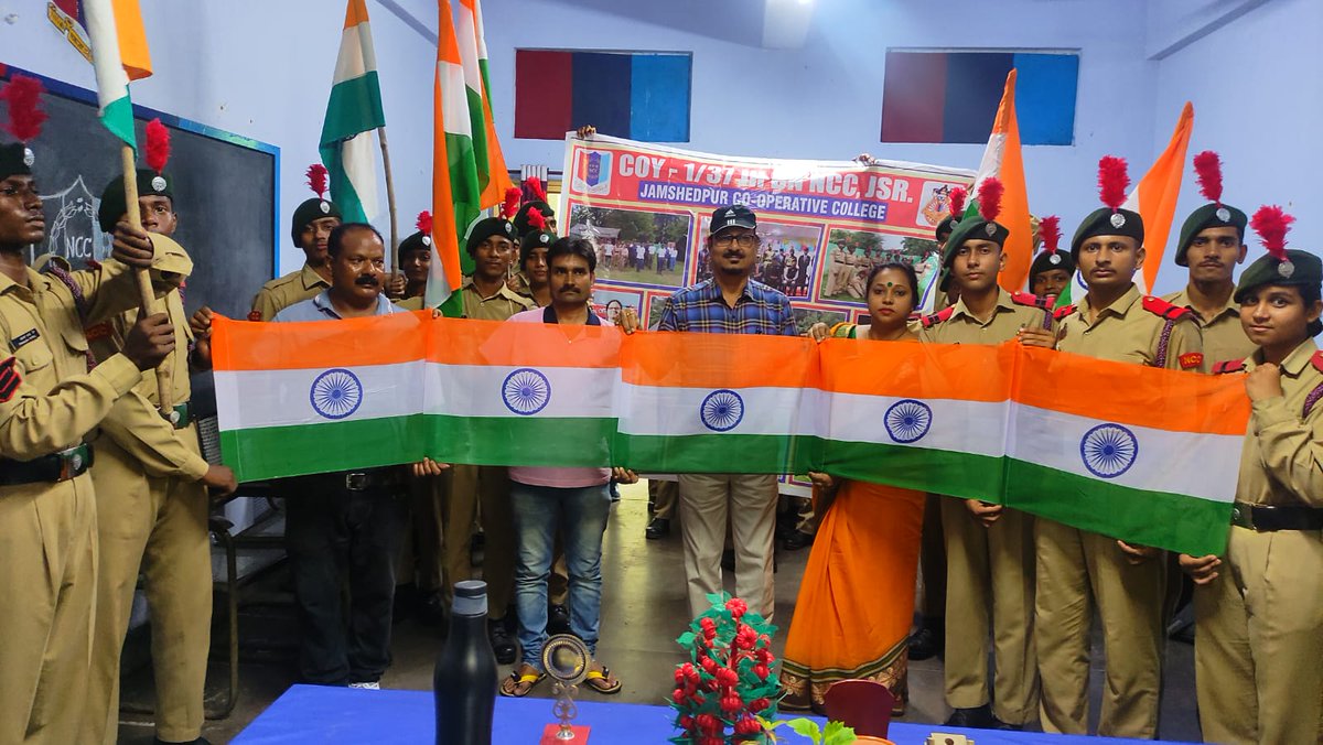 NCC_Bih_Jhar's tweet photo. #HarGharTiranga
#AzadiKaAmritMahotsav
#nccstatue
#ncc cadets of B& J spreading awareness about the Campaign #HarGharTiranga https://t.co/SMSj2mRiTY