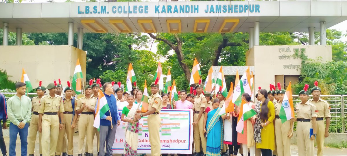 NCC_Bih_Jhar's tweet photo. #HarGharTiranga
#AzadiKaAmritMahotsav
#nccstatue
#ncc cadets of B& J spreading awareness about the Campaign #HarGharTiranga https://t.co/SMSj2mRiTY