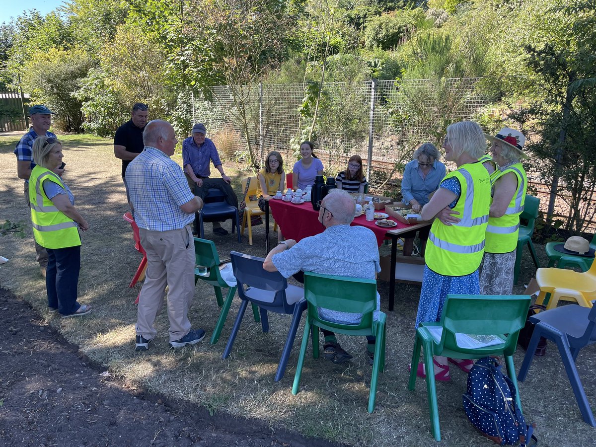 Many thanks to the <a href="/Grove_Academy/">Grove Academy</a> pupils who took time out to meet the Scotland in Bloom Judges at our community gardens. They were impressed by all the contributions made by the young people #keepscotlandbeautiful