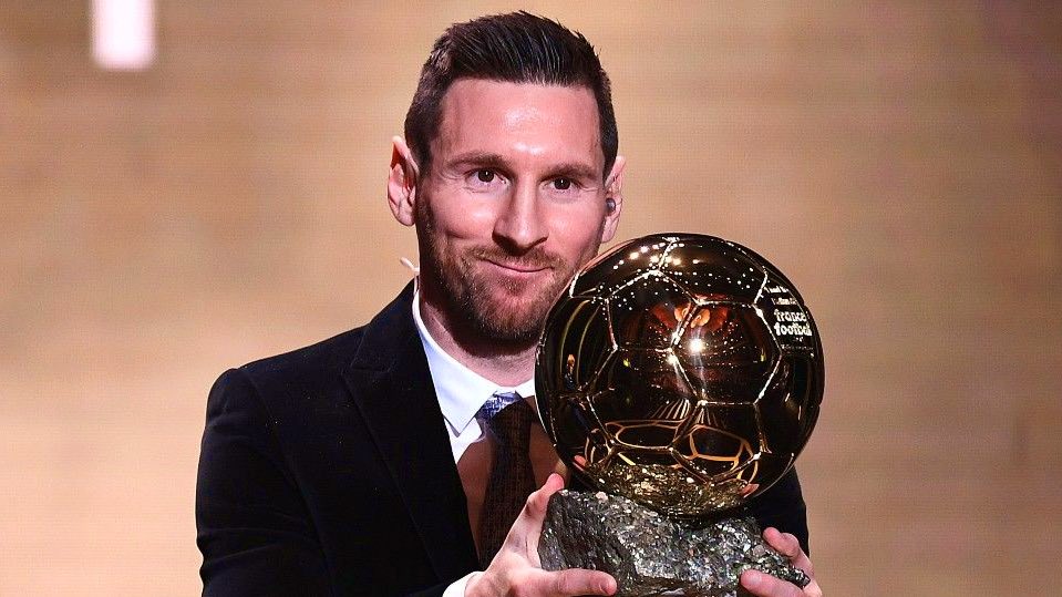 Que Leo Messi esté fuera de los candidatos a ganar el Balón de Oro es un insulto al fútbol. Puedes no darle el premio, pero no incluirle en la lista de los 30 mejores del mundo es faltarle al respeto. #Messi