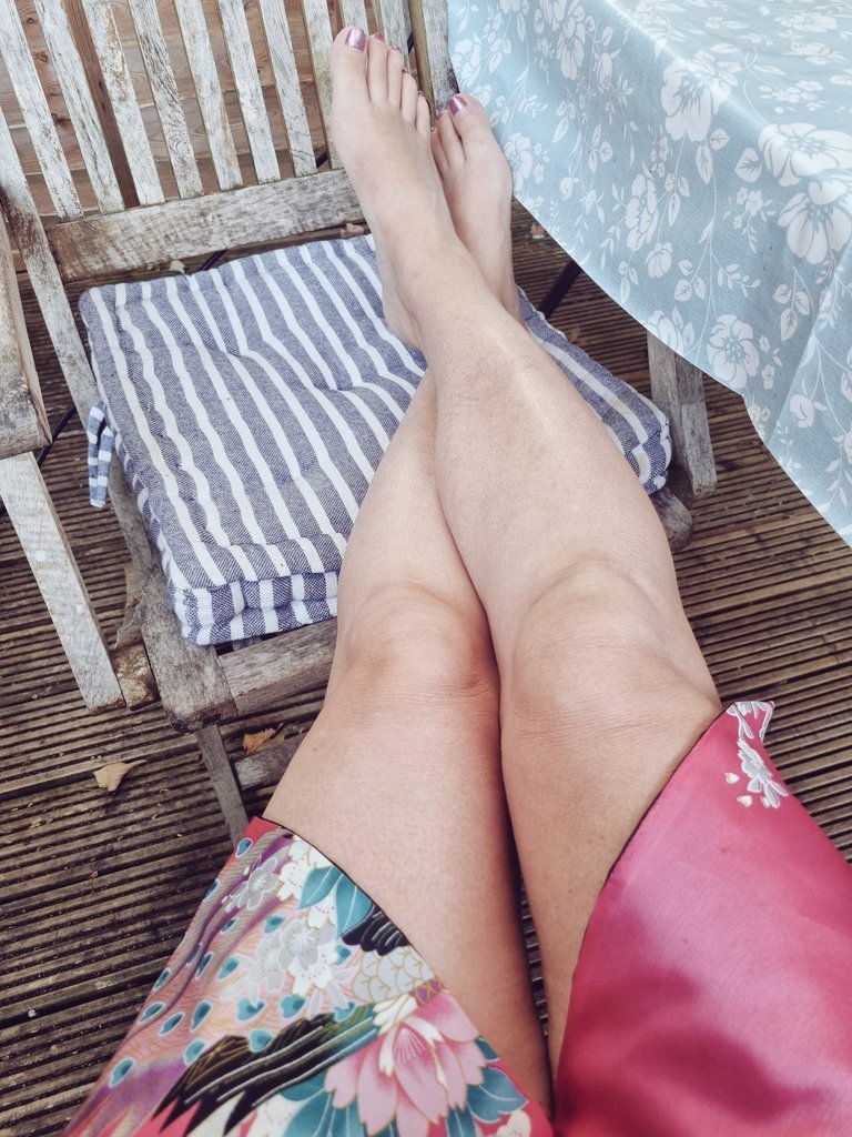 _Masterseye's tweet photo. Matching toenails and kimono #AccidentalStyle
#ThisEveningsLegs https://t.co/wXVjcz56Bm